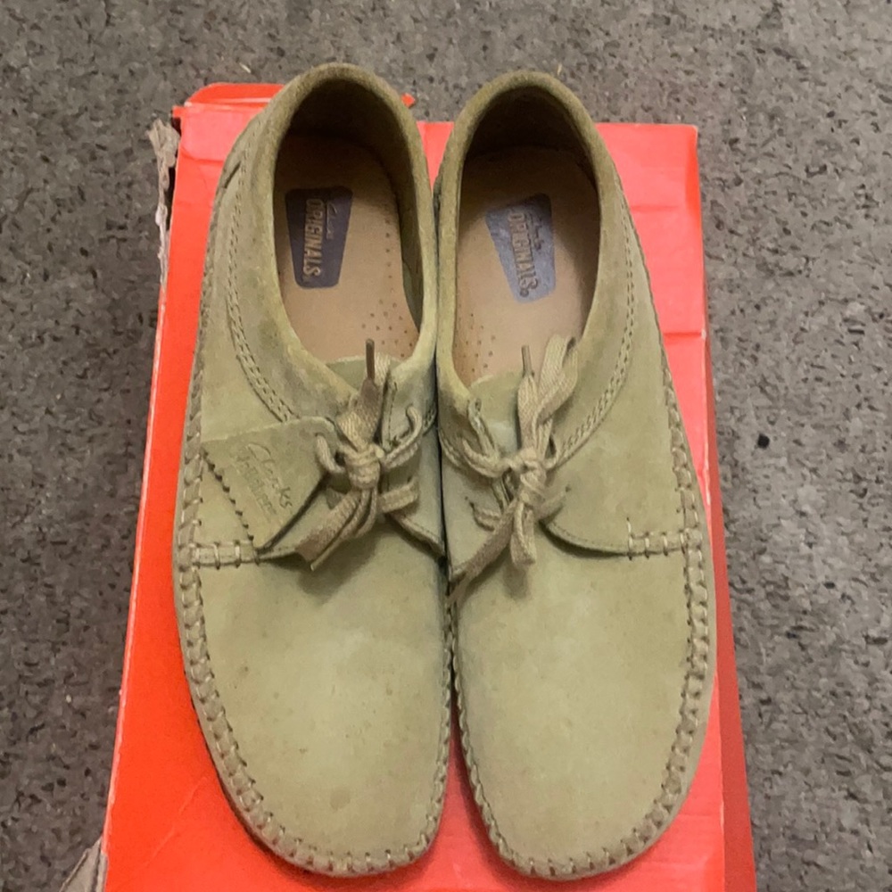 Size 11 Mens Clark’s Wallabees